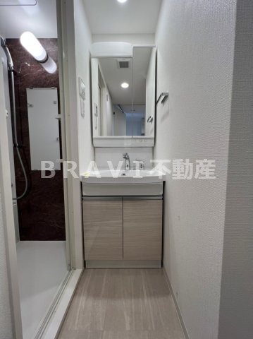 アドバンス上町台シュタット　BRAVI不動産の独立洗面台|【アドバンス上町台シュタット】独立洗面化粧台が付いています