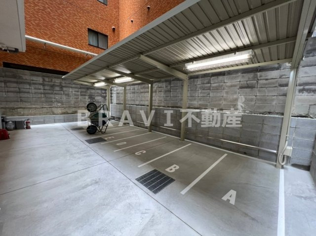 アドバンス上町台シュタット　BRAVI不動産のその他共用部分|【アドバンス上町台シュタット】バイク置場