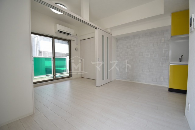 プライマル南森町の居間・リビング