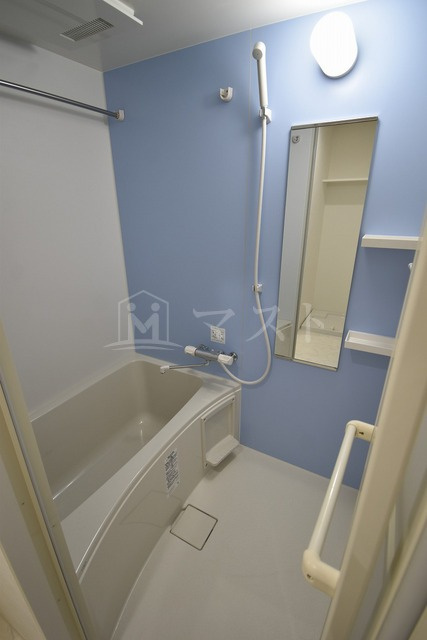 プライマル南森町の浴室