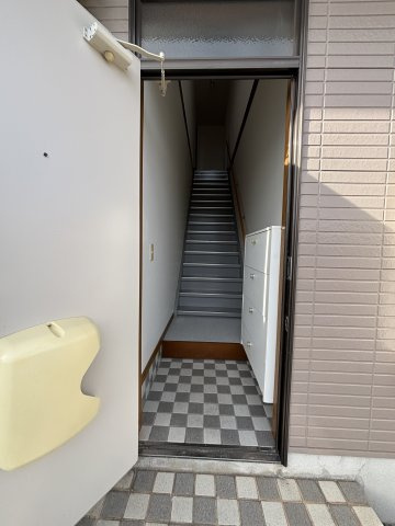 西皆生スカイタウンB棟の玄関
