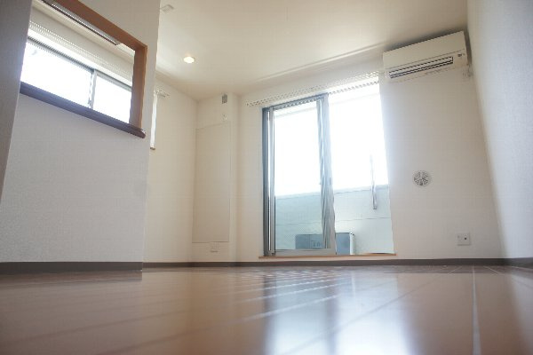 【居間・リビング】 | ベストナインイースト | ゆったり過ごせる居間です