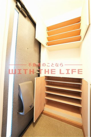 グリーンエクセル小森野B【キャッシュバック対象物件】の玄関|明るい玄関です