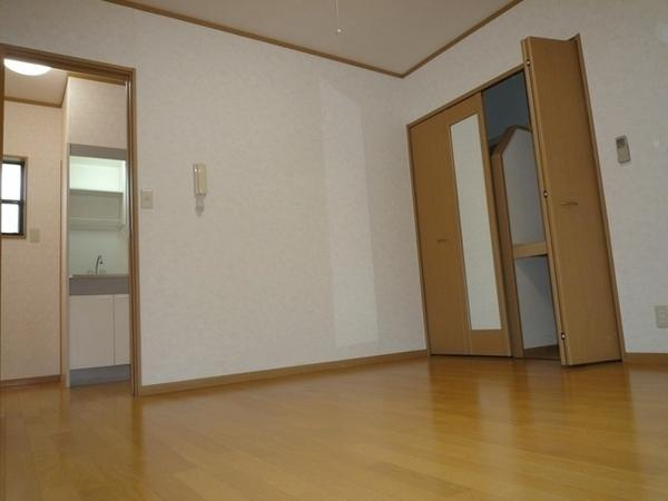 【居間・リビング】 | プティ・フルール | ■洋室(８帖)