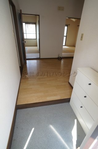 ミューズハイツの玄関