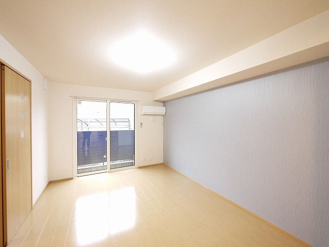 ヴィラ　ウェストⅡの居間・リビング|こちらのリビングで趣味の時間をお楽しみください