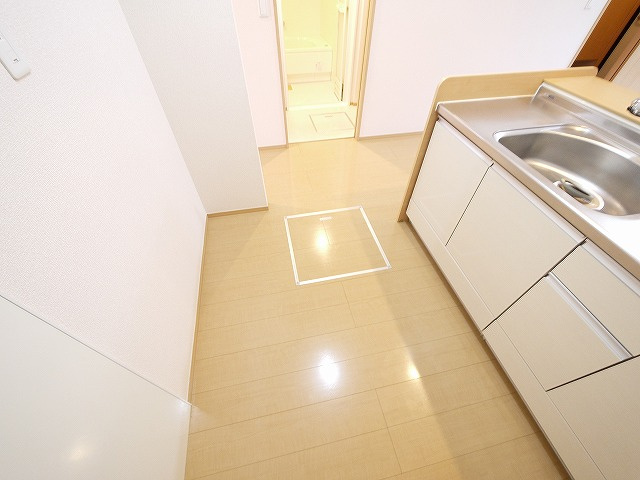 ヴィラ　ウェストⅡのキッチン|コンパクトなキッチンで掃除もラクラク