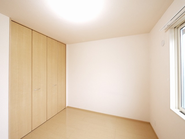 ヴィラ　ウェストⅡの洋室|個人の部屋や寝室として使える洋室です