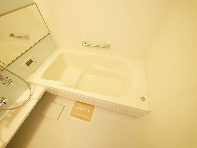 ヴィラ　ウェストⅡの浴室|ゆったり過ごせるお風呂です