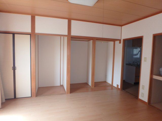 シャルマン三田 A棟の洋室