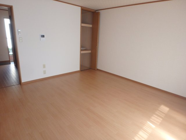 シャルマン三田 A棟の洋室