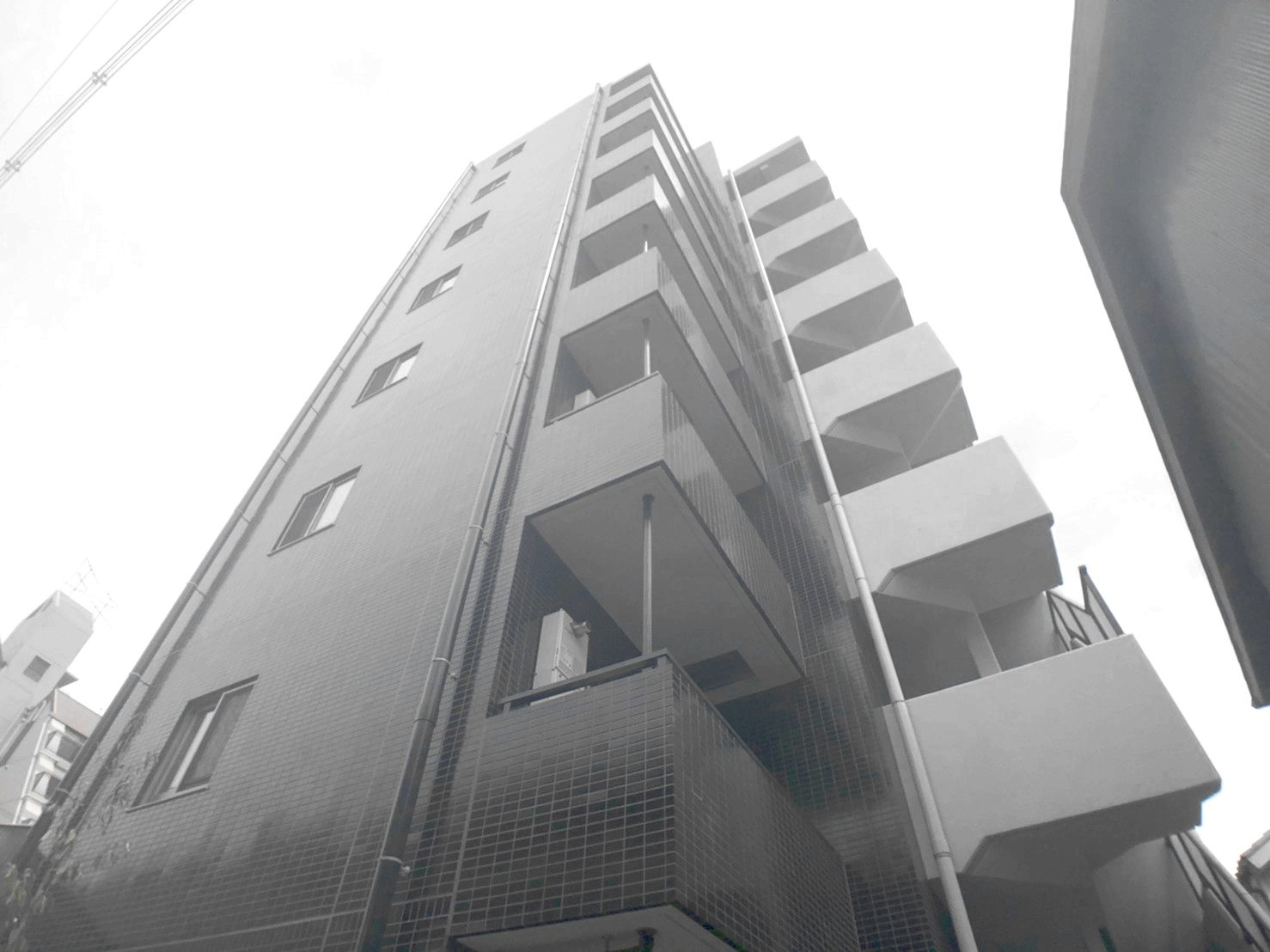ヒルズ八尾本町の外観