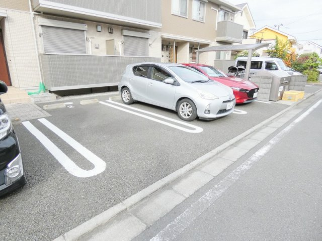 ボヌールメゾンの駐車場