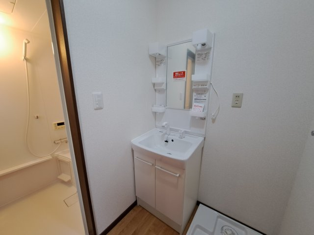 つつじ借家の独立洗面台