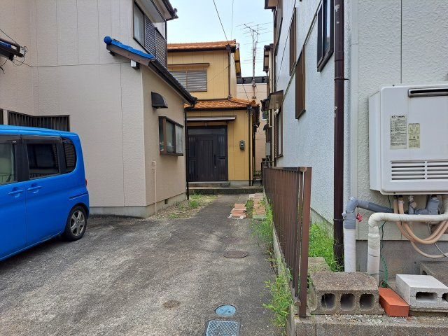 つつじ借家の駐車場