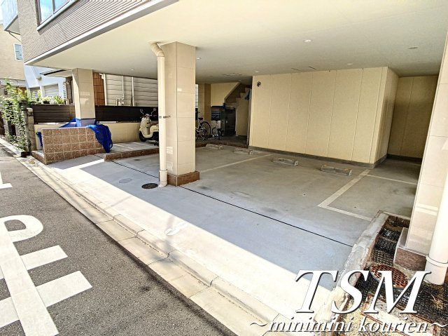 ラフォーレ香里西の駐車場