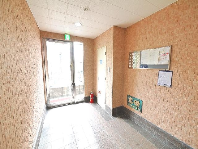 アイリスハイツ5号館のエントランス|ゆとりのあるエントランスです