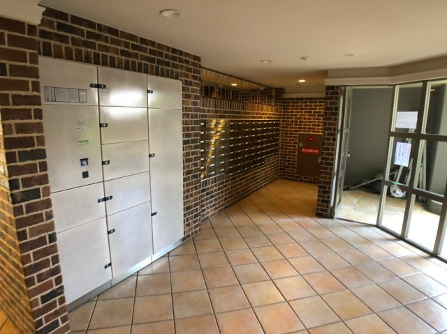 エスリード八尾北本町のエントランス