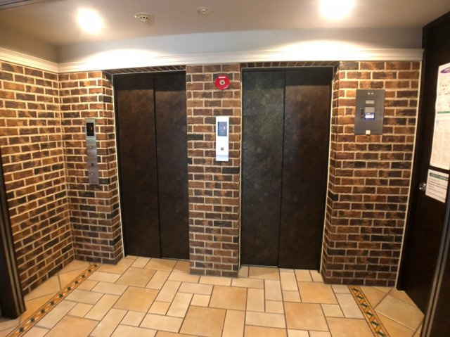 エスリード八尾北本町のエントランス