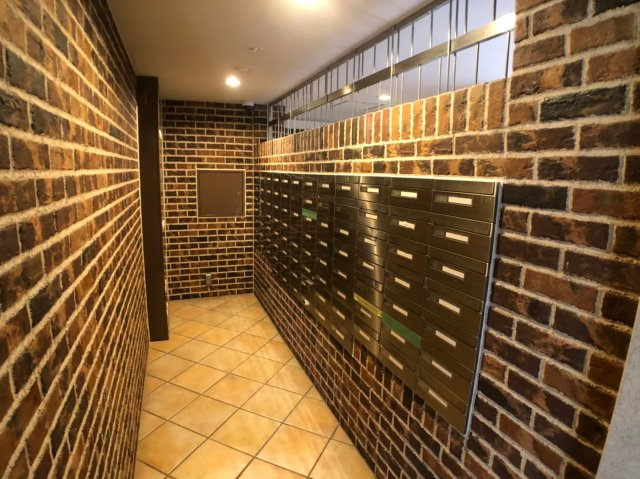エスリード八尾北本町のエントランス