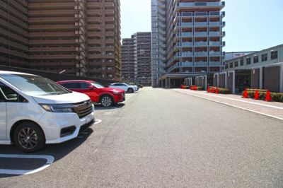 【駐車場】 | パデシオン京都大久保ザ・グランドレジデンス | 駐車場台数：254台［平面駐車場119台（内 軽専用1台、福祉対応2台）、機械式駐車場128台、来客用平面駐車場7台（内 福祉対応1台）