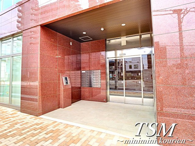 彩テラスのエントランス|オートロック付き