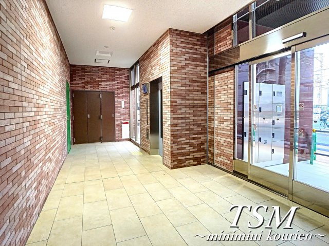 彩テラスのエントランス