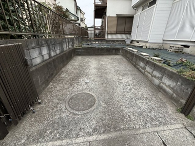 【駐車場】 | 二本木貸家 | 1台無料