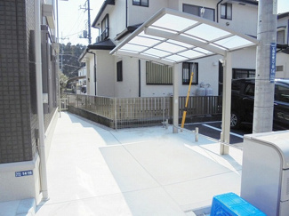 【その他共用部分】 | 屋根付きの駐輪場で雨が降っても大切な自転車が濡れなくてすみますね♪駅から自転車もおすすめです！