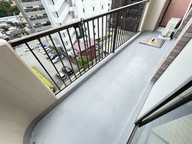 YRレジデンスのバルコニー|別号室別間取りの参考写真です