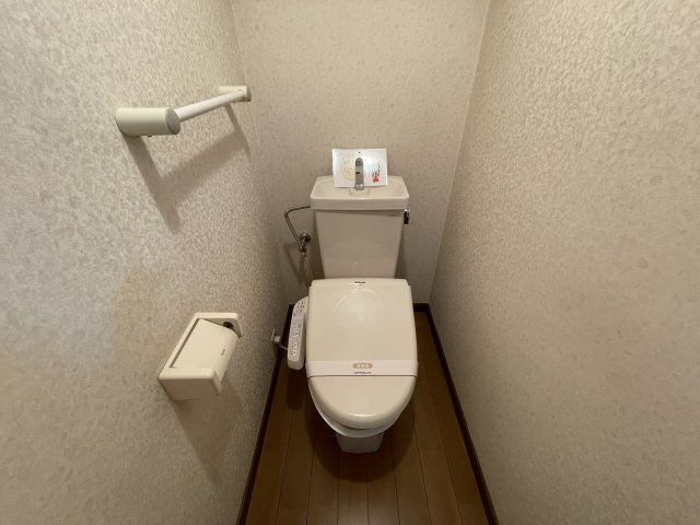 YRレジデンスのトイレ|別号室別間取りの参考写真です