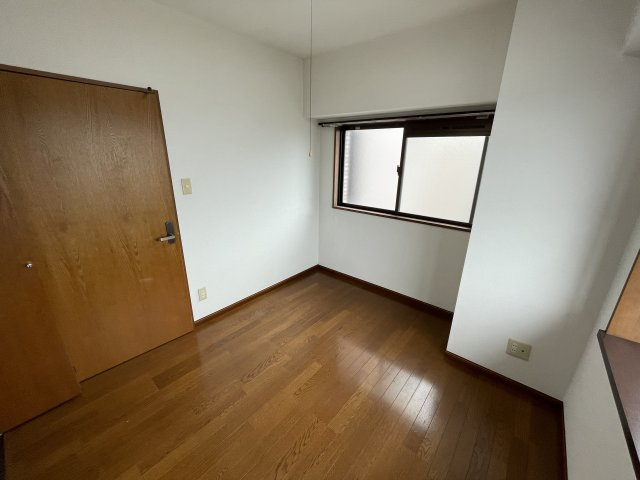 YRレジデンスの居間・リビング|別号室別間取りの参考写真です