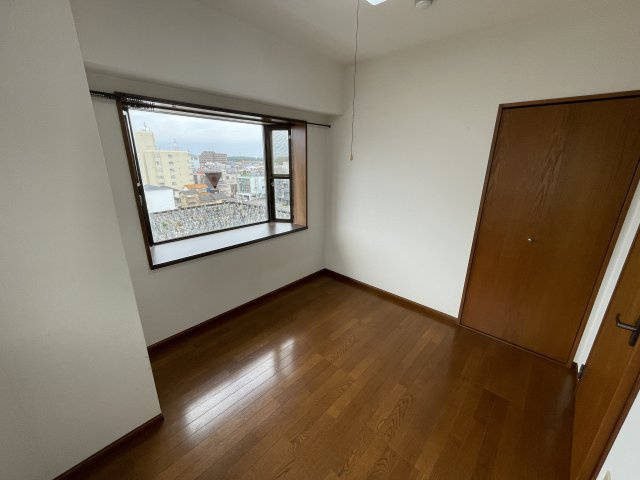 YRレジデンスの居間・リビング|別号室別間取りの参考写真です