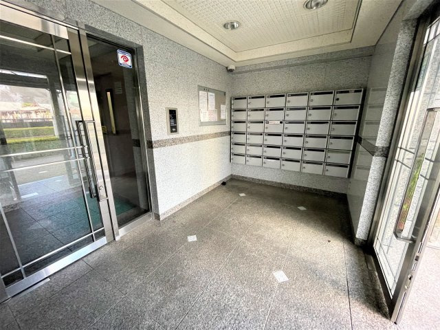 YRレジデンスのエントランス