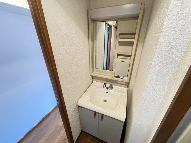 YRレジデンスの独立洗面台|別号室別間取りの参考写真です