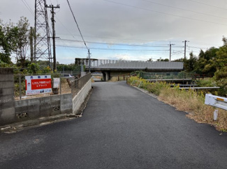 【前面道路含む現地写真】