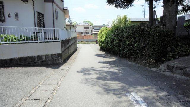 久留米市西町の中古一戸建の前面道路含む現地写真