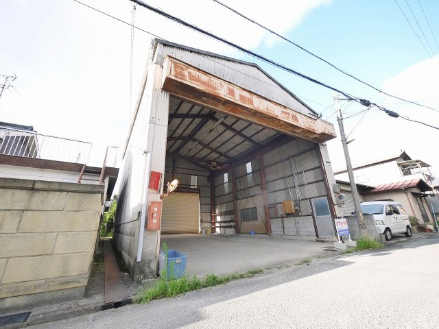 森本倉庫の外観