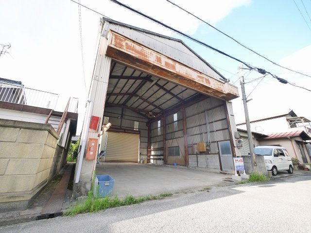 森本倉庫の外観