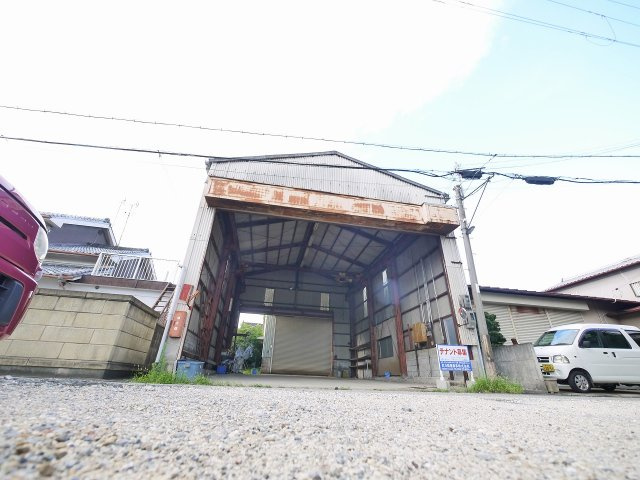 森本倉庫の外観