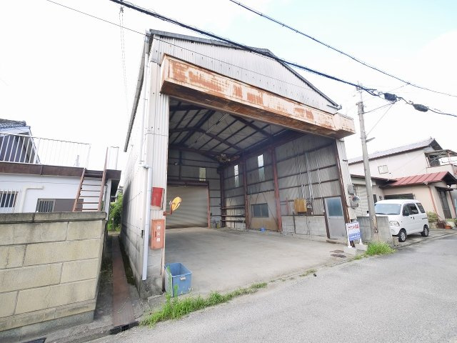 森本倉庫の外観