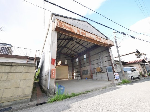 森本倉庫の外観