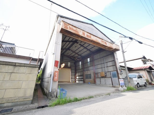 森本倉庫の外観