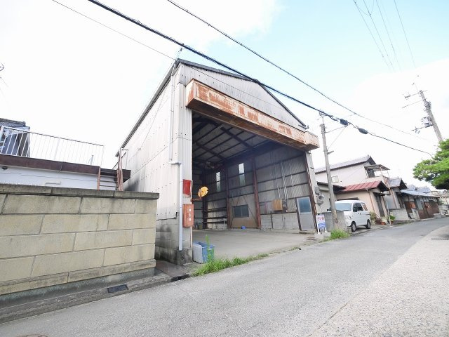 森本倉庫の外観