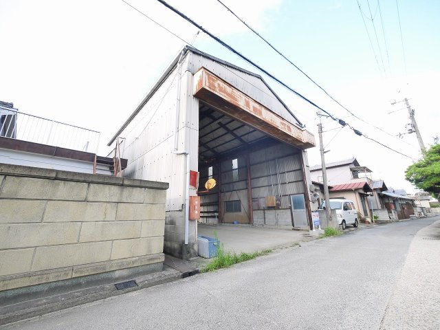 森本倉庫の外観