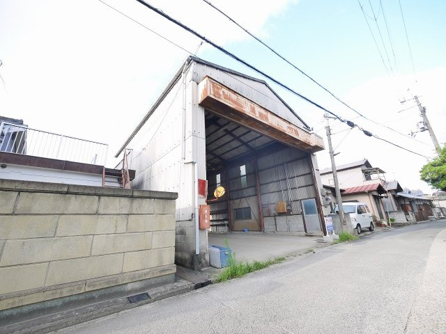 森本倉庫の外観