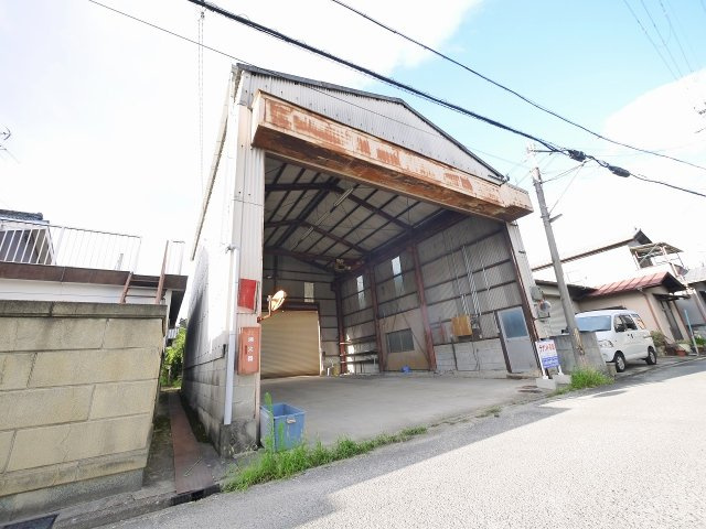 森本倉庫の外観