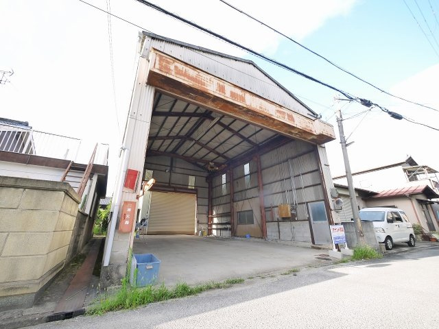 森本倉庫の外観