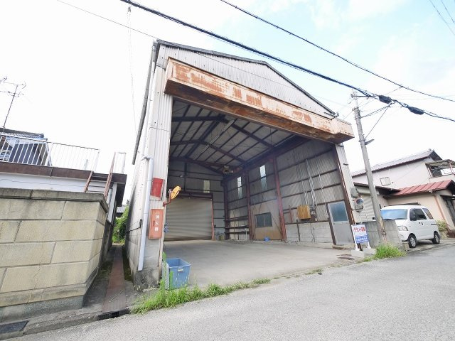 森本倉庫の外観