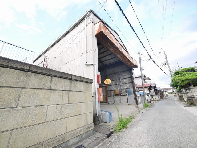 森本倉庫の外観